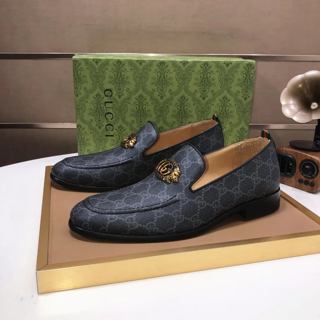 Men's shoes💰500💰Italy's top luxury men's shoe giant (GUCCI) (Gucci) (full cowhide lining) new arrival🍃Original European style🔰 Pleasant to the eye😍In order to make the shoes more durable and non-deformable🌀The production continues to follow traditional methods but there is still no lack of innovation💪Choose original sheepskin for the leather♻️ Smooth and natural And extra bright ⭐Made of imported cowhide, the first choice of rich people 38-45 (45 customized)